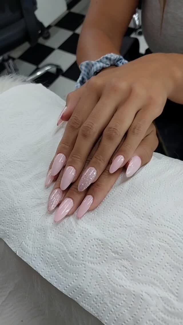 Manicura terminada en Nicolleal Studio & Spa