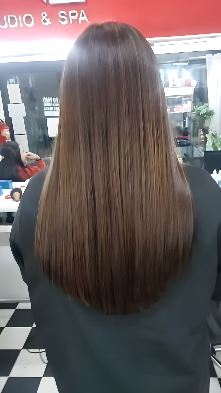 Balayage largo con puntas iluminadas hecho en Nicolleal Studio & Spa
